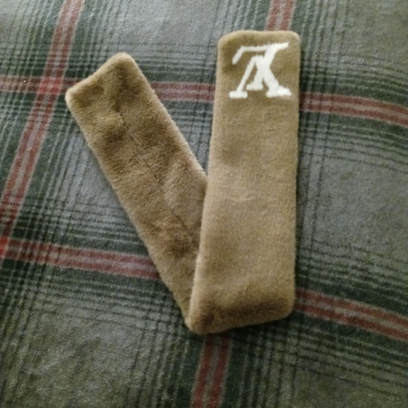 Tan fur Louis Vuitton scarf - Picture 1 of 2